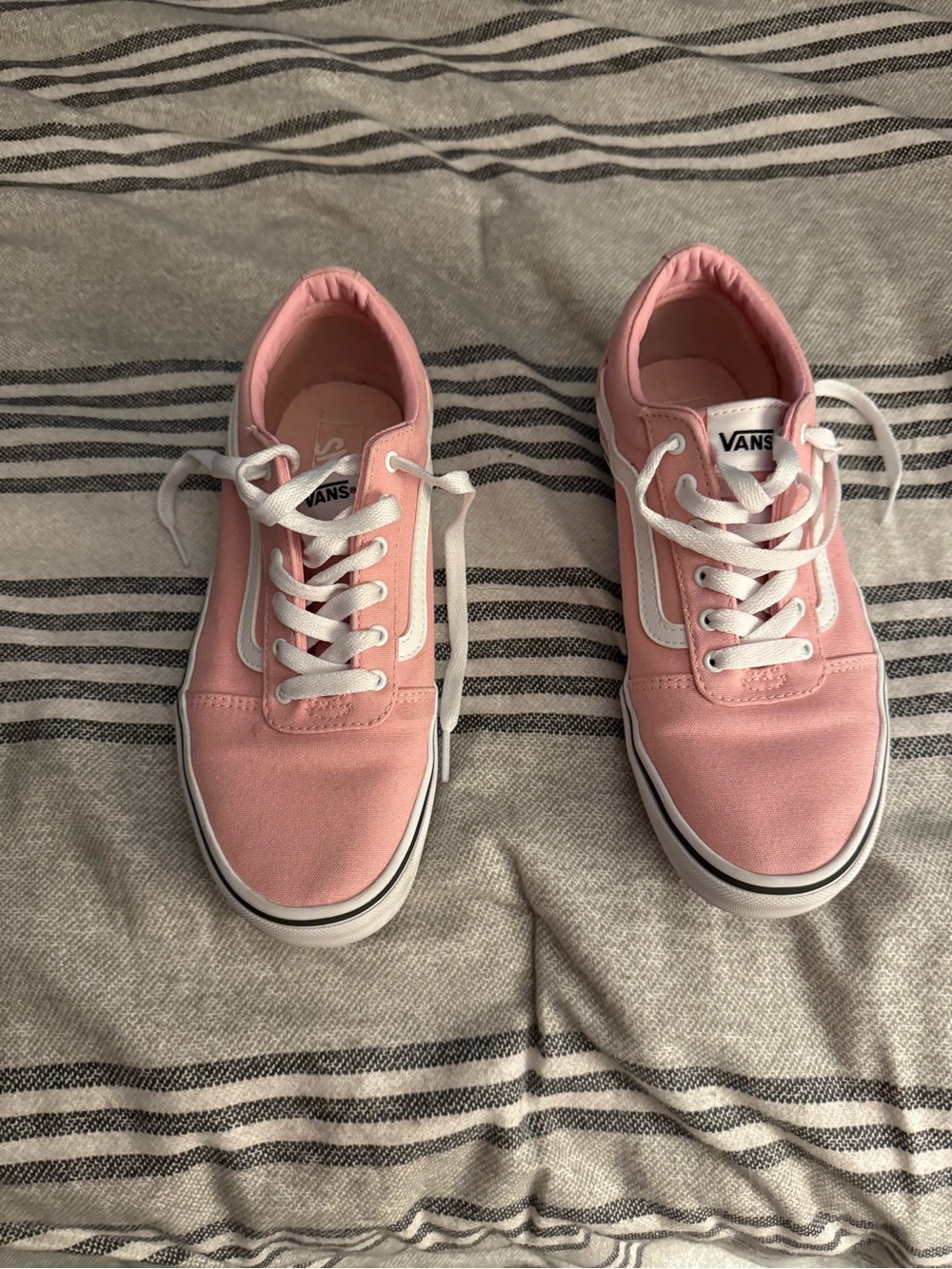 Off the wall Vans Pink Canvas Low-Top Skate Sneakers